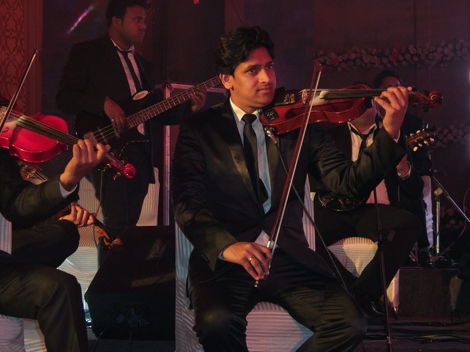 male violin player ajmer